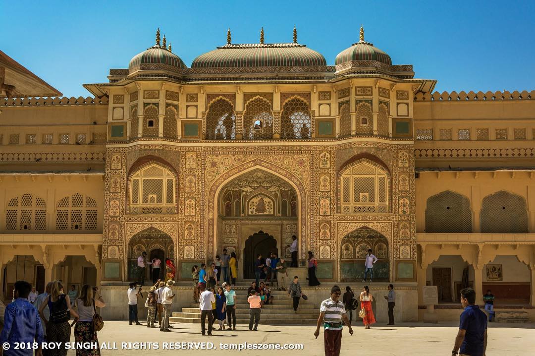 The famous Ganesh Pol in Amer Fort. It’s so beautiful and elegant. #amerfort #ja…