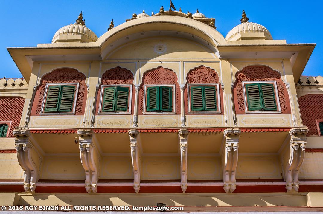 This is City Palace in Jaipur, Rajasthan – India. This area is also known as Pin…