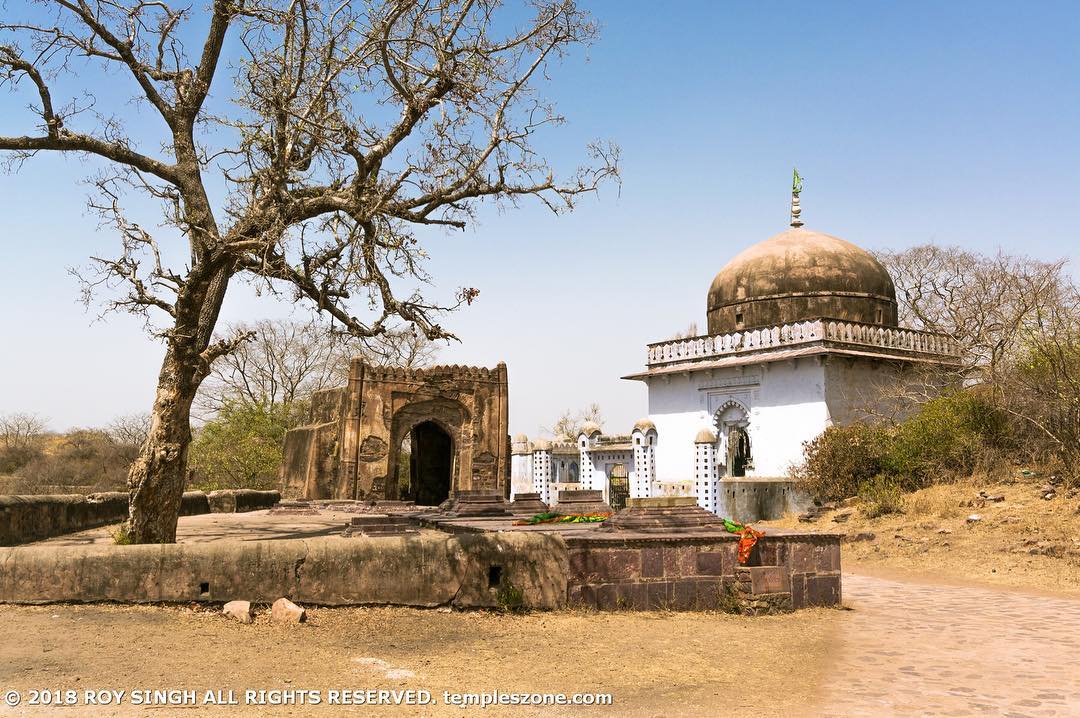 Ranthambore Fort lies within the Ranthambore National Park, near the town of Saw…