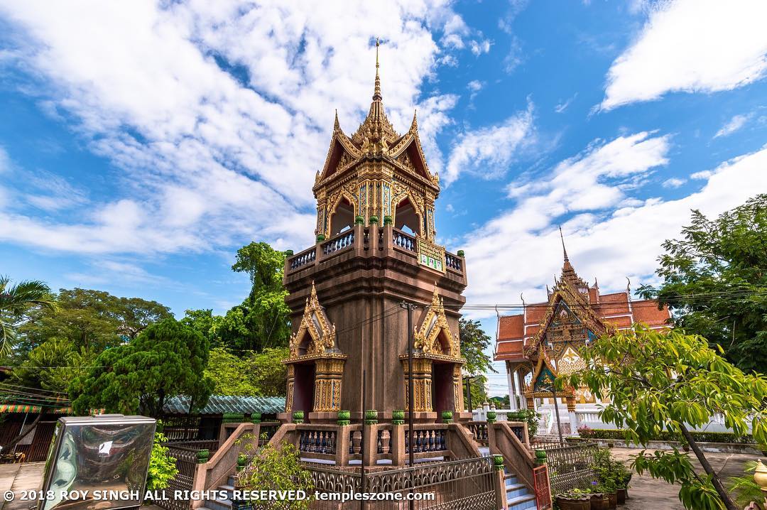 Wat Chong Nonsi in central Bangkok dates back to the late Ayutthaya period and i…