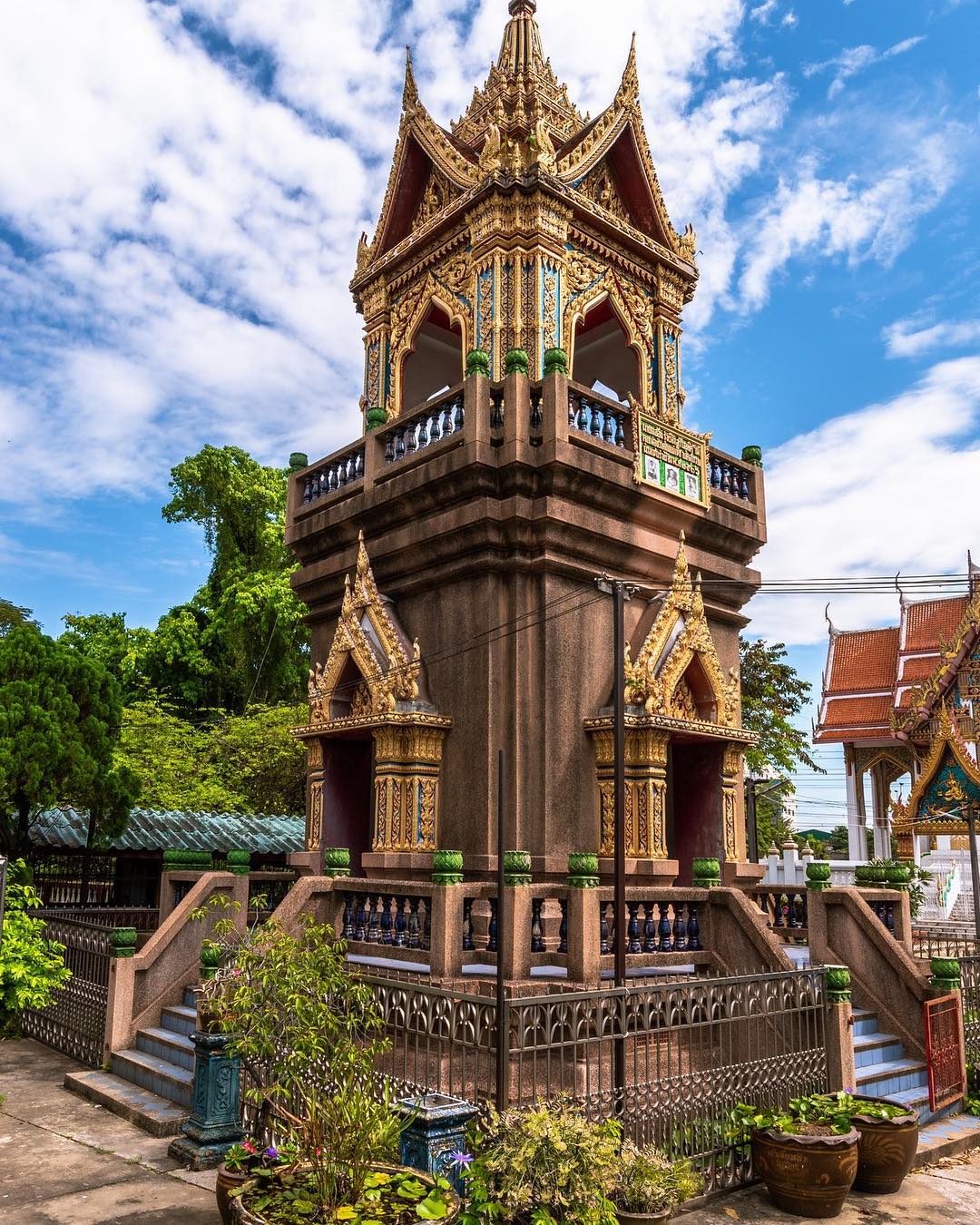 Wat Chong Nonsi in central Bangkok dates back to the late Ayutthaya period and i…