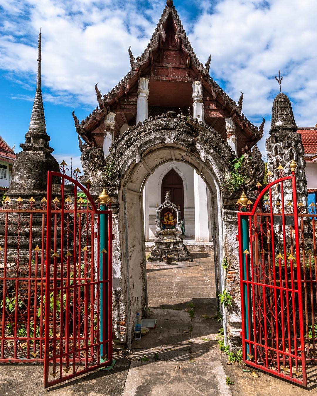 Wat Chong Nonsi in central Bangkok dates back to the late Ayutthaya period and i…