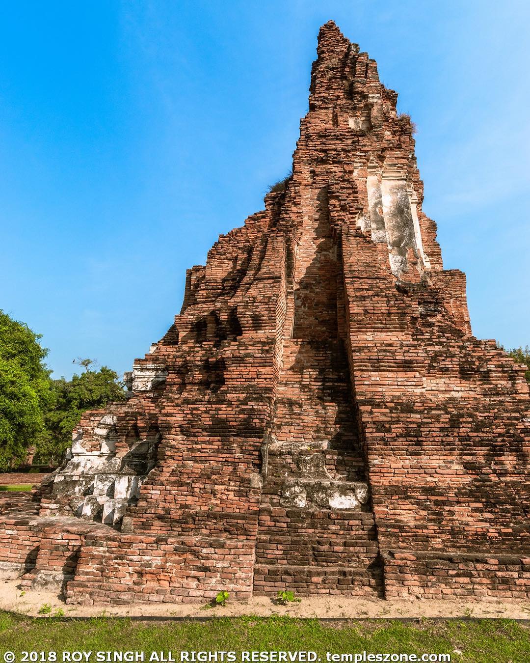 The Wat Mahathat Ayutthaya is located in the center of old Ayutthaya, between Ch…