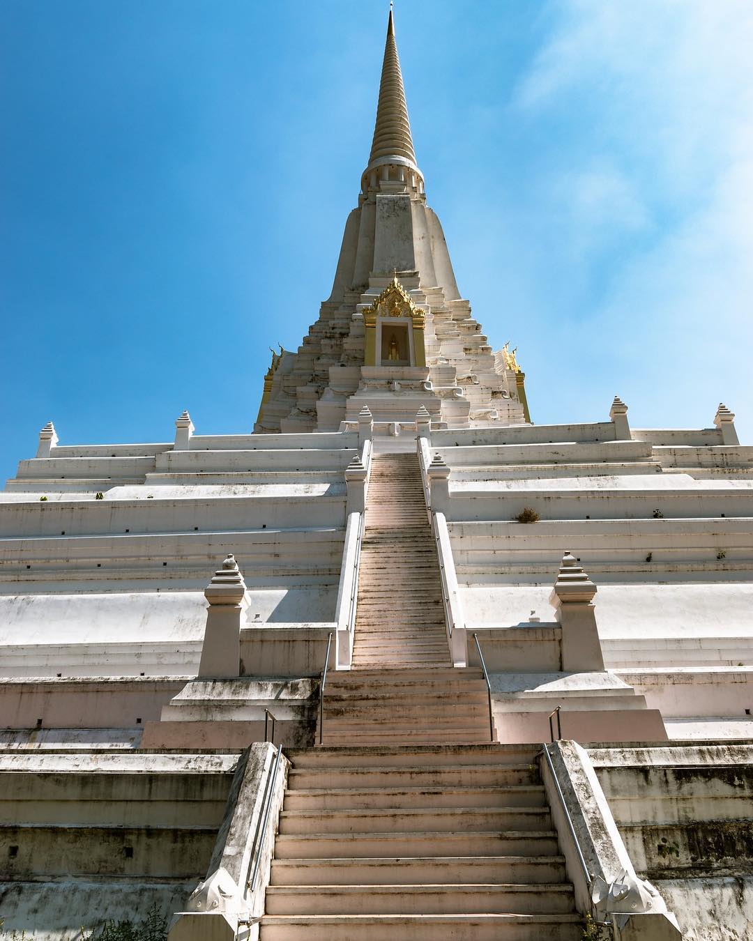 Chedi Phu khao Thong, or Buddhist tower, in the village of Phukhao Thong near Ay…