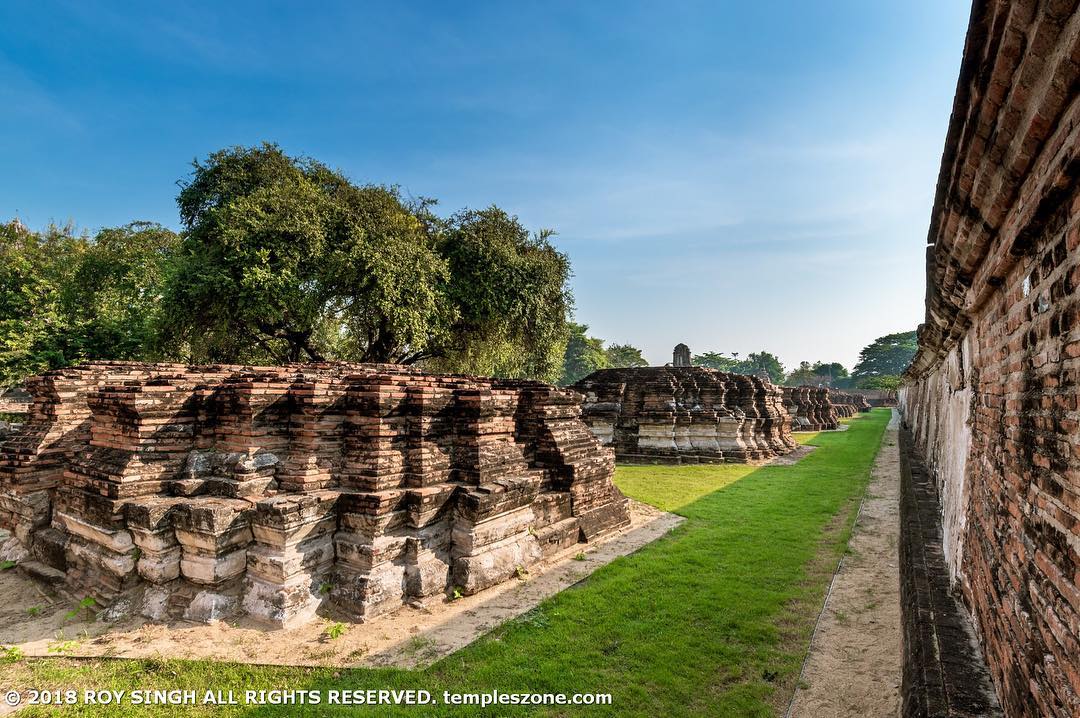 The Wat Mahathat Ayutthaya is located in the center of old Ayutthaya, between Ch…