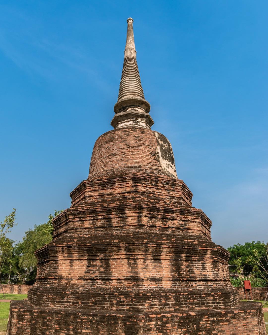 Wat Ratchaburana was founded in 1424 by King Borommarachathirat II of the Ayutth…