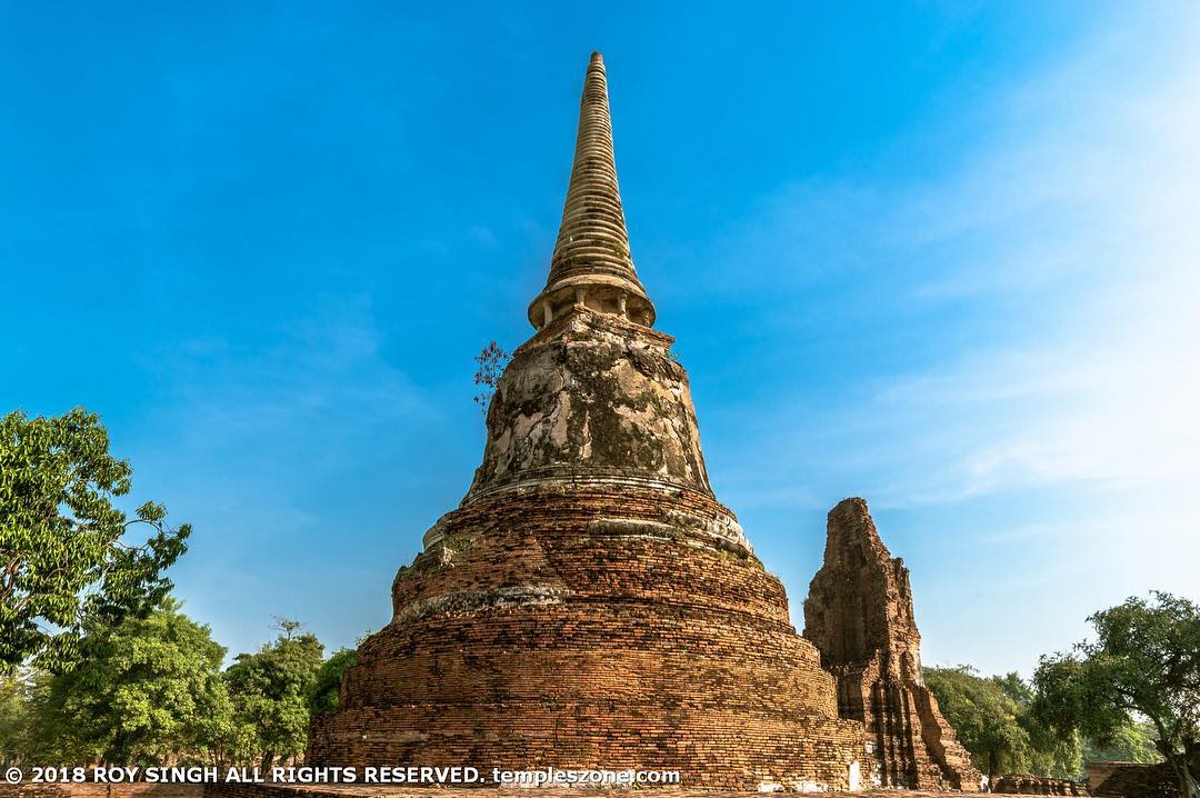 The Wat Mahathat Ayutthaya is located in the center of old Ayutthaya, between Ch…