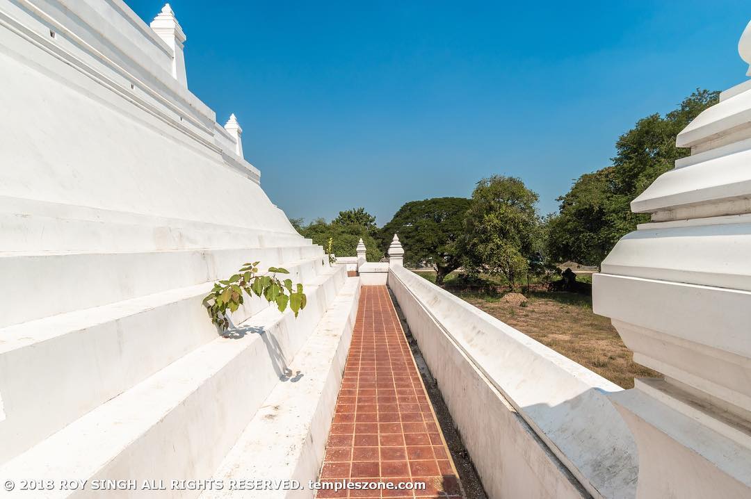 Chedi Phu khao Thong, or Buddhist tower, in the village of Phukhao Thong near Ay…