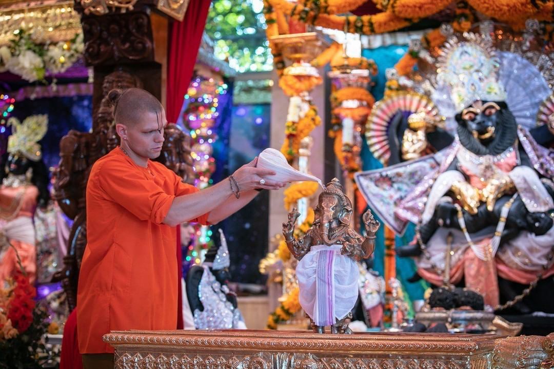 Happy Ganesha Chaturthi from The Ashram – Shree Peetha Nilaya in Springen, #Germ…