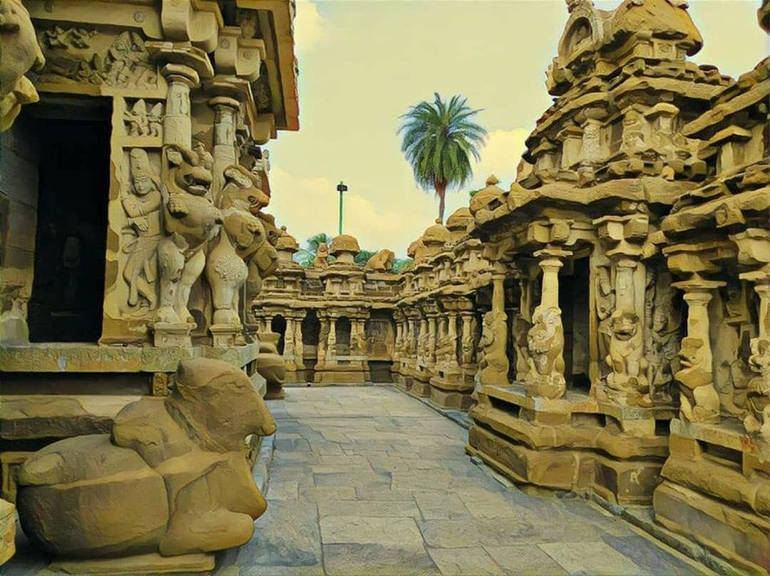 Amazing wall sculpture of #KanchiKailasanathar Temple at #Kanchipuram in Tamil N…