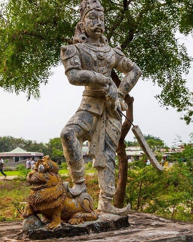 Ancient murti at #Mahabalipuram (6-7th century)

Credits : @dhugael
Indian Conte…